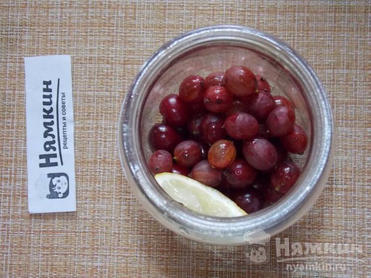 Компот из вишни с крыжовником и лимоном на зиму без стерилизации - фото шаг 3