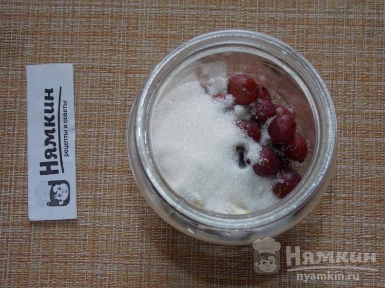 Компот из вишни с крыжовником и лимоном на зиму без стерилизации - фото шаг 4