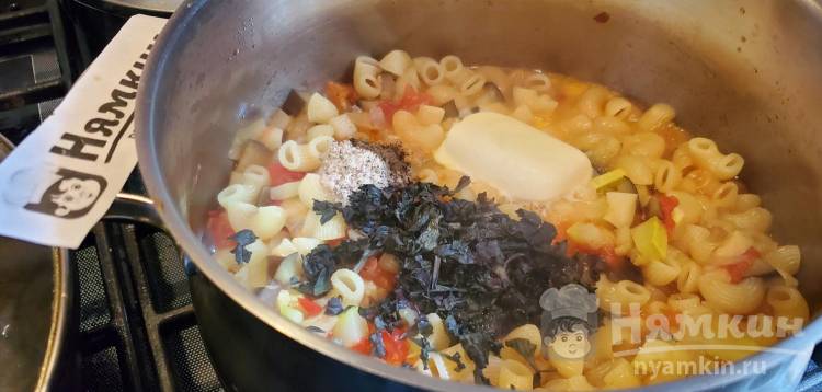 Закусочный торт из макарон с овощами и майонезным соусом под грилем - фото шаг 5