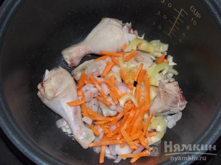 Тушеные кабачки с куриными голенями и овощами в мультиварке - фото шаг 4