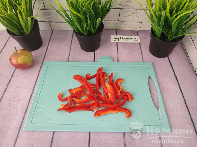Домашняя шаурма в лаваше с курицей, овощами и соусом - фото шаг 2