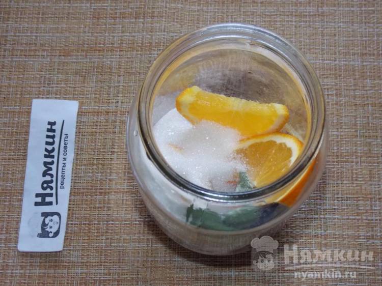 Компот из ежевики с апельсином и мелиссой на зиму - фото шаг 4