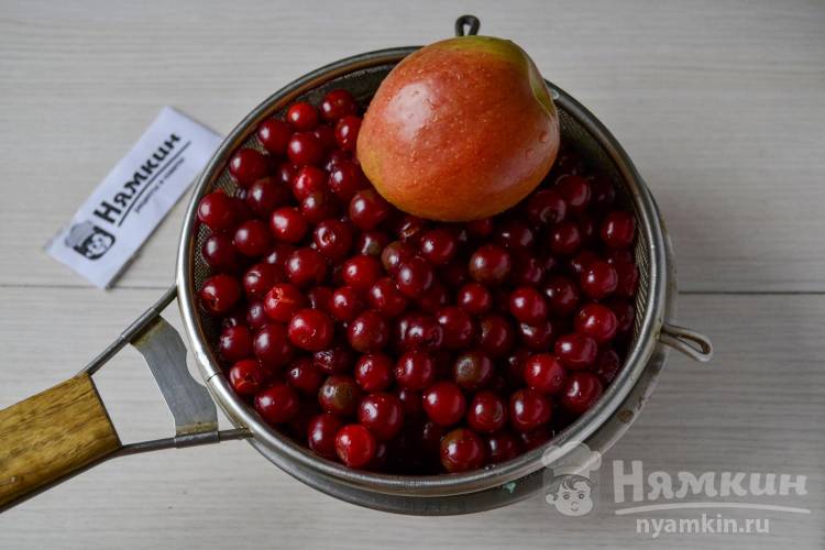Компот на зиму из вишни с яблоком без стерилизации - фото шаг 1