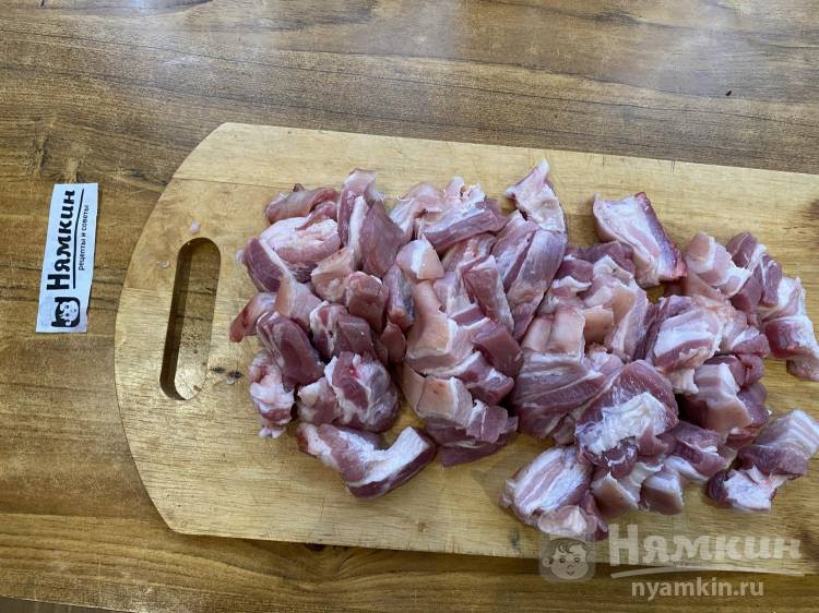 Жареная свиная грудинка с луком на сковороде пошаговый рецепт