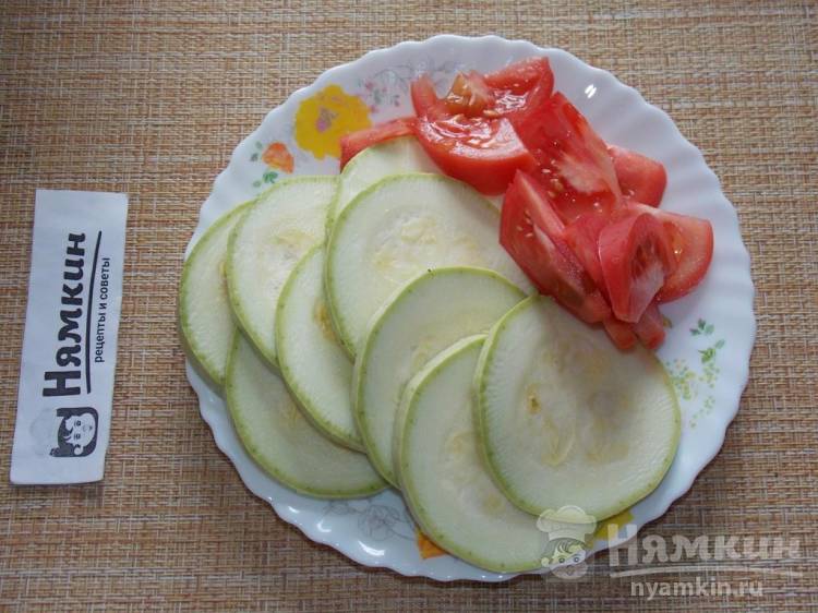 Самый вкусный и простой рецепт летнего блюда: запеканка из кабачков и помидоров с яйцами