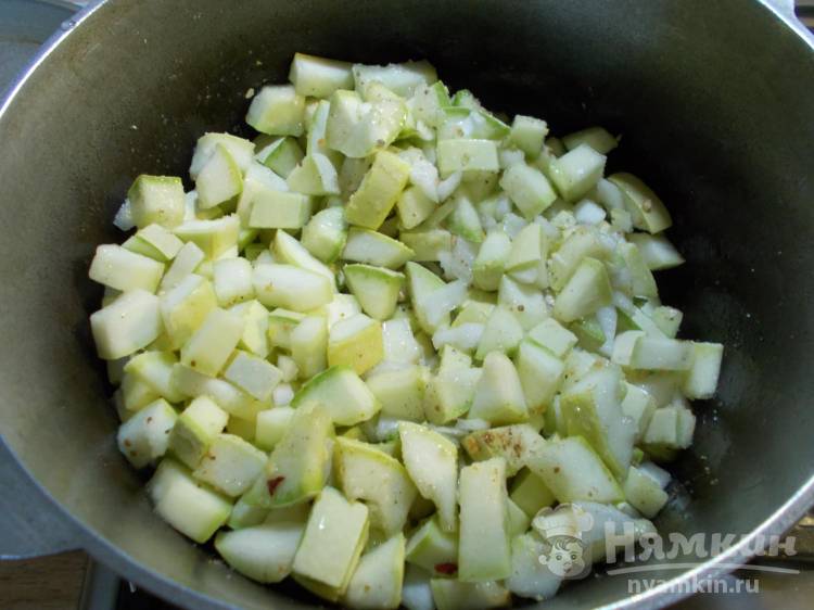 Кетчуп из кабачков на зиму с луком, уксусом и пряностями - фото шаг 6
