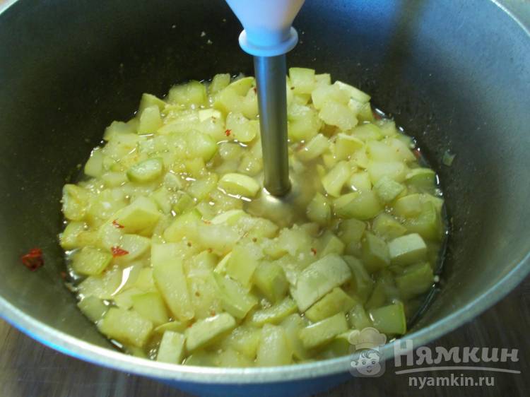 Кетчуп из кабачков на зиму с луком, уксусом и пряностями - фото шаг 7