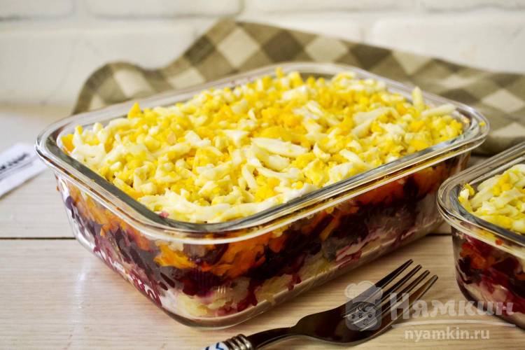 Классический салат Селедка под шубой из слабосоленой сельди - фото шаг 7