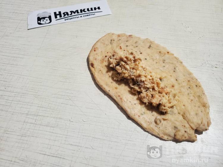 Жареные пирожки из дрожжевого теста с консервированной горбушей Лангустины - фото шаг 7