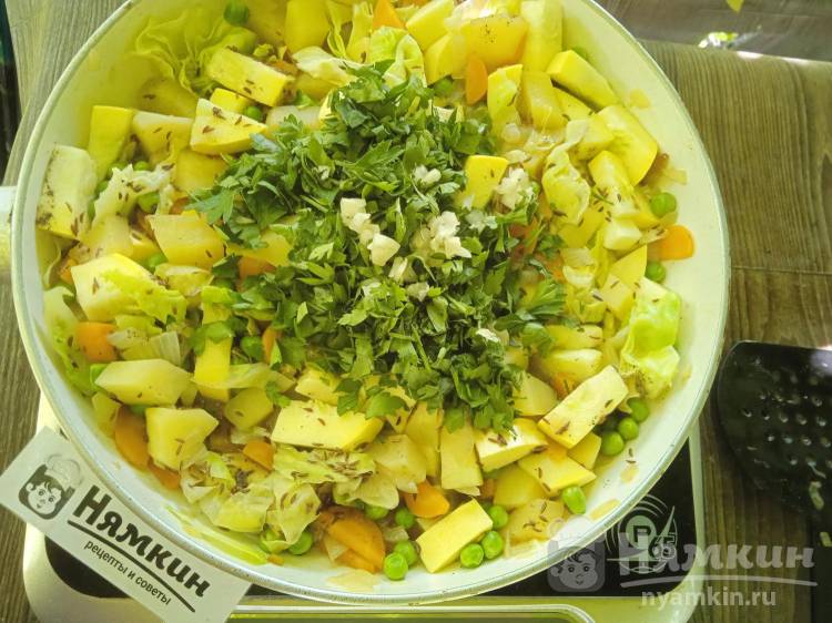 Постное рагу с кабачками, капустой и свежим зеленым горошком - фото шаг 12
