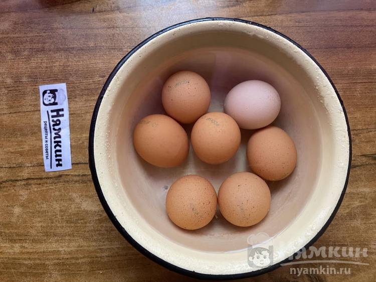 Тёплый салат с нутом, раками и вареными яйцами - фото шаг 7