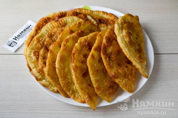 Сладкие чебуреки с яблоками из готового теста - фото шаг 9