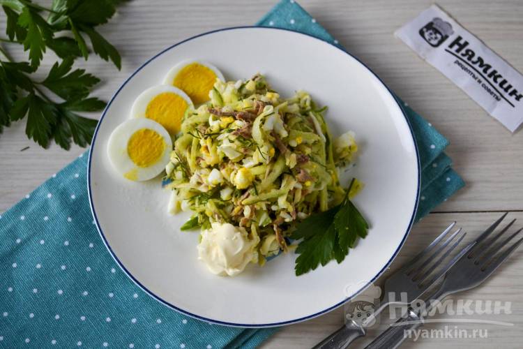 Мясной салат с рисом, огурцами, сыром и яйцами - фото шаг 8