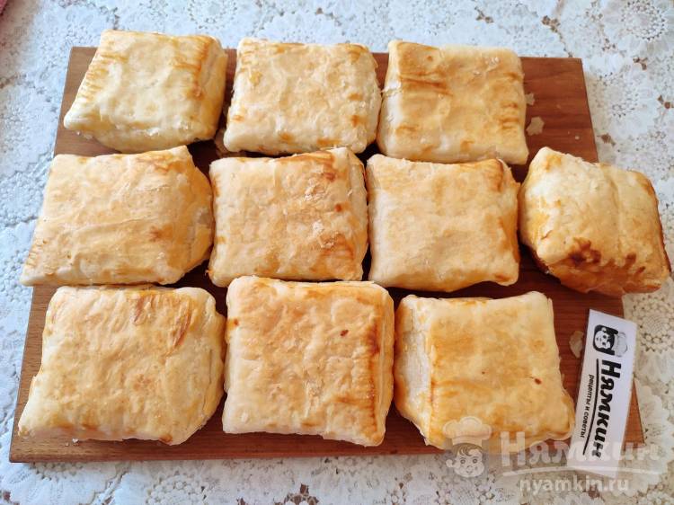 Хачапури с сыром и творогом из слоеного теста в духовке рецепт с фото