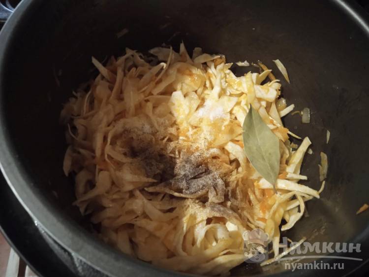 Солянка с сосисками и сладкими перцами в мультиварке - фото шаг 7