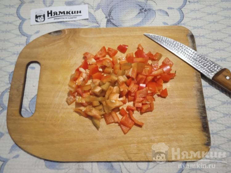 Солянка с сосисками и сладкими перцами в мультиварке - фото шаг 10