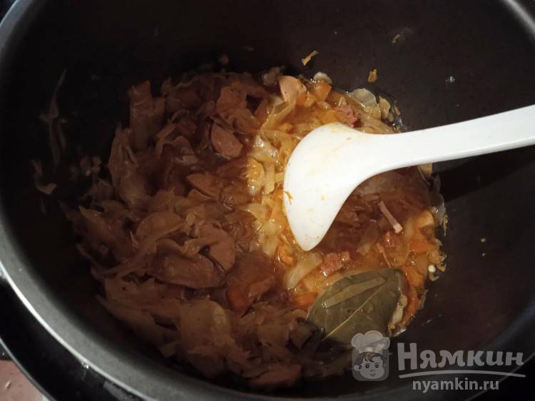 Солянка с сосисками и сладкими перцами в мультиварке - фото шаг 12