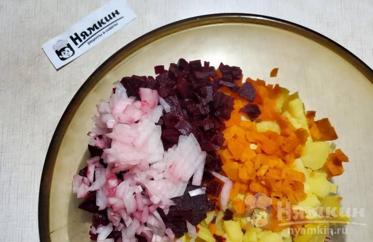 Винегрет с квашеной капустой, свежими огурцами и печёночным паштетом - фото шаг 6
