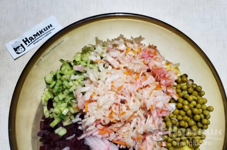 Винегрет с квашеной капустой, свежими огурцами и печёночным паштетом - фото шаг 8
