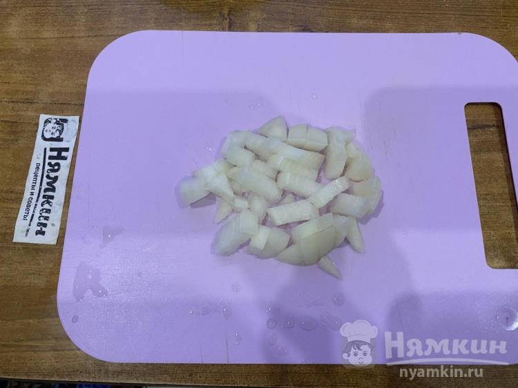 Макароны с тушёнкой, жареным луком и морковью на сковороде - фото шаг 3