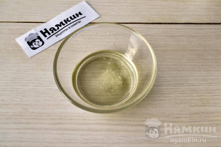 Постный салат из вареной маринованной свеклы с селедкой - фото шаг 2