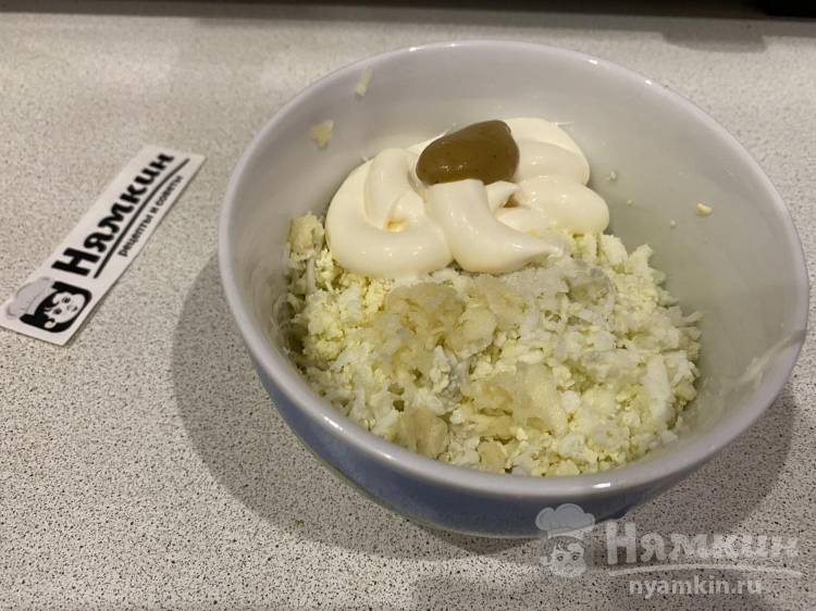 Бутерброды с острой чесночной намазкой из яиц, майонеза и горчицы - фото шаг 5