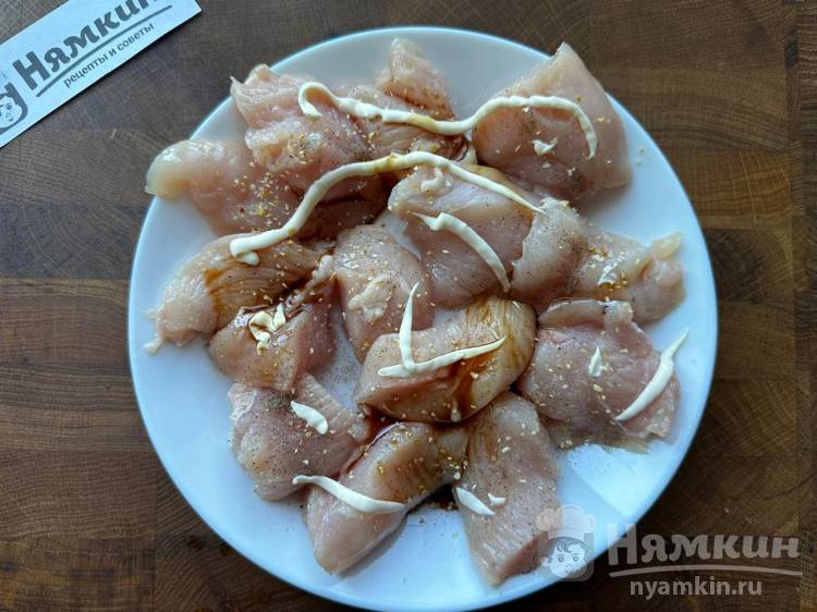 Шашлычки из куриного филе и шампиньонов на электрогриле  - фото шаг 2