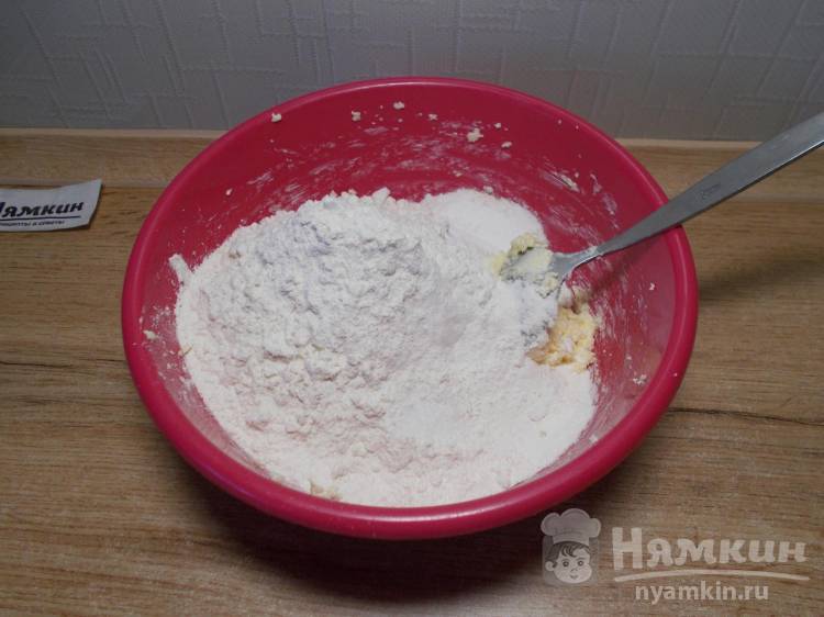 Домашний песочный торт с заварным кремом и вареной сгущенкой - фото шаг 3