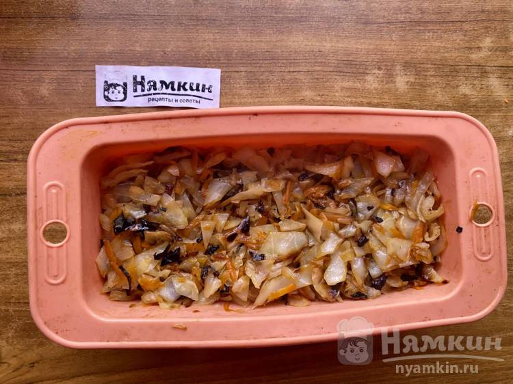 Закрытый пирог с капустой, луком и морковью на дрожжевом жидком тесте - фото шаг 14
