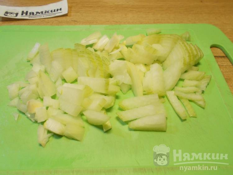 Тушеная капуста на сковороде с мясом, тыквой и овощами - фото шаг 2