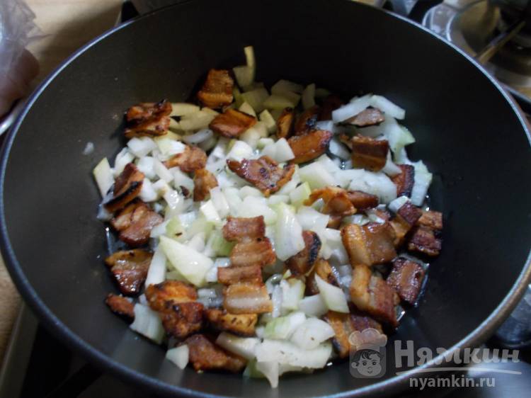 Тушеная капуста на сковороде с мясом, тыквой и овощами - фото шаг 3