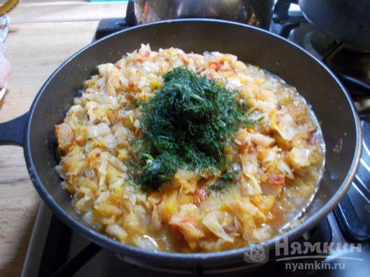 Тушеная капуста на сковороде с мясом, тыквой и овощами - фото шаг 7