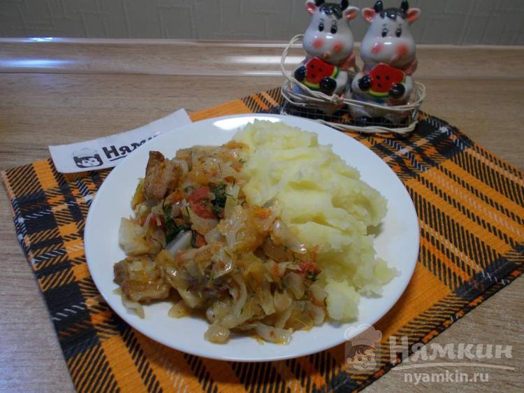 Тушеная капуста на сковороде с мясом, тыквой и овощами - фото шаг 11