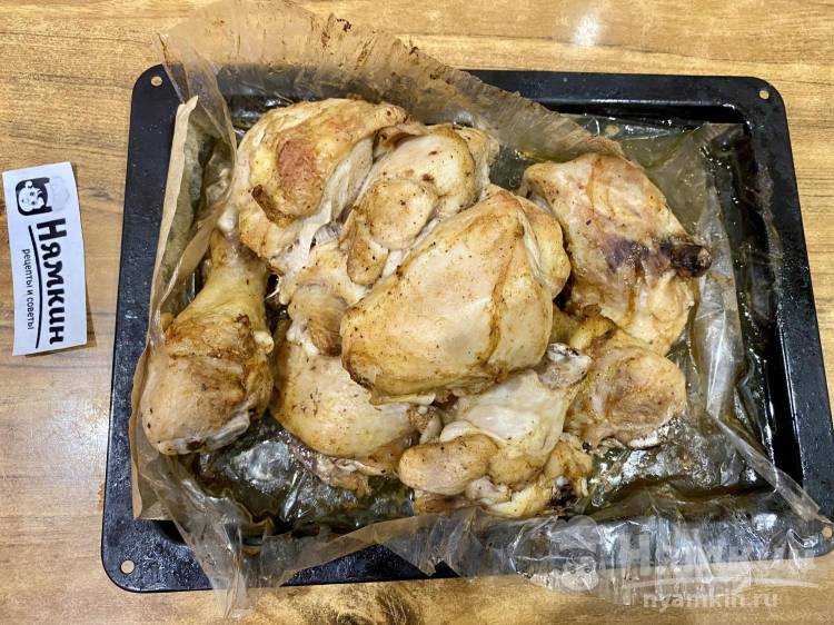 Курица кусочками с соевым соусом и приправами в рукаве в духовке - фото шаг 11