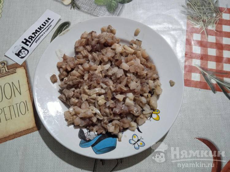 Классический салат Сельдь под шубой к новогоднему столу - фото шаг 4
