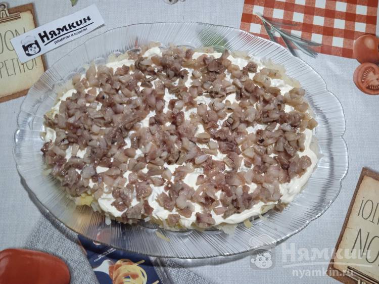 Классический салат Сельдь под шубой к новогоднему столу - фото шаг 10