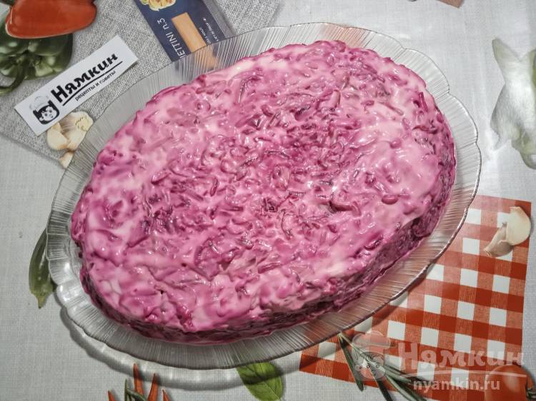 Классический салат Сельдь под шубой к новогоднему столу - фото шаг 15