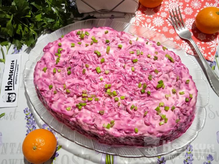 Классический салат Сельдь под шубой к новогоднему столу - фото шаг 16