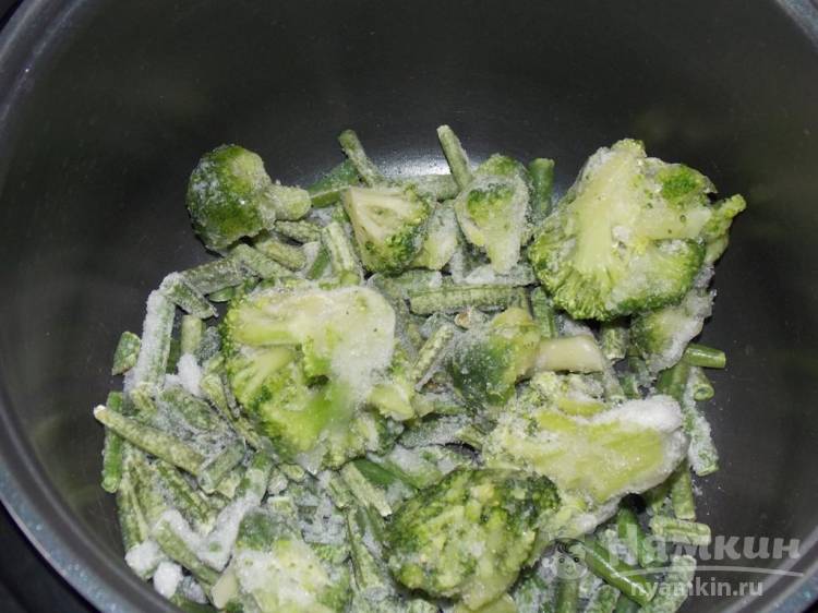 Постное овощное рагу с брокколи, стручковой фасолью и кукурузой в мультиварке - фото шаг 3