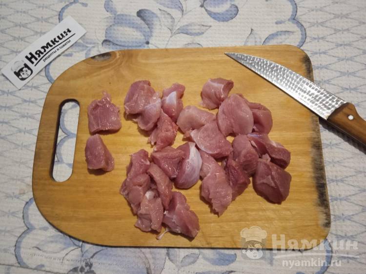 Красный борщ со свининой и свеклой без фасоли и без зажарки - фото шаг 1