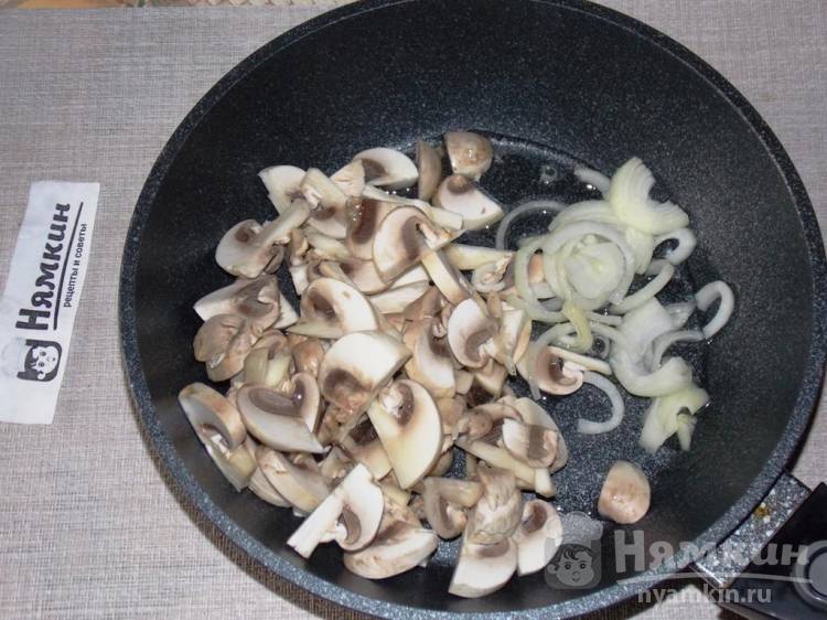 Салат с курицей, шампиньонами и маринованными огурцами Сельский - фото шаг 2