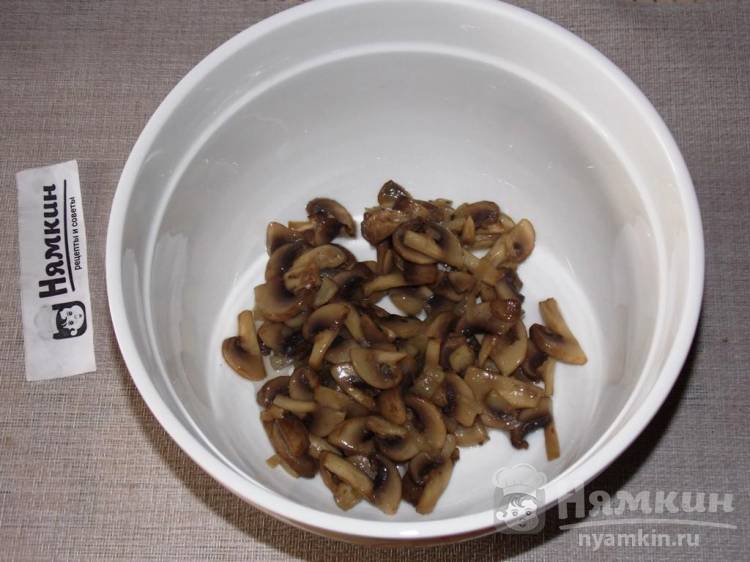 Салат с курицей, шампиньонами и маринованными огурцами Сельский - фото шаг 3