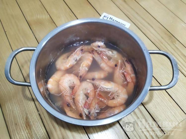 Рисовый боул с вареными креветками и свежими овощами - фото шаг 2