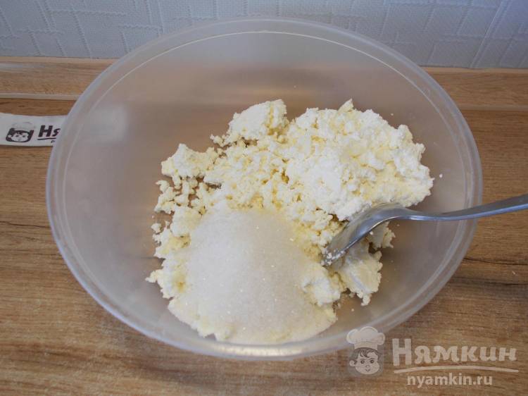 Творожные оладьи с яблоками и манкой на сковороде - фото шаг 1