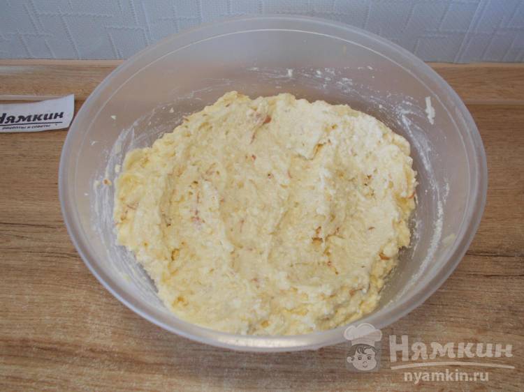 Творожные оладьи с яблоками и манкой на сковороде - фото шаг 5