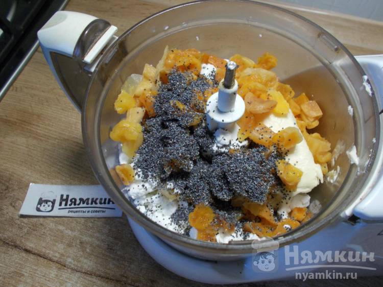 Творожная пасха в пасочнице без куриных яиц с курагой и маком - фото шаг 4