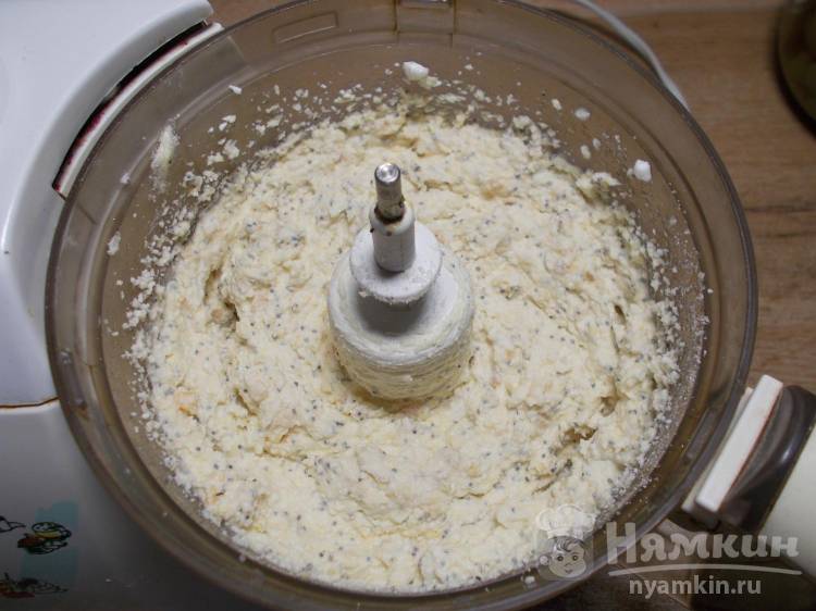 Творожная пасха в пасочнице без куриных яиц с курагой и маком - фото шаг 6