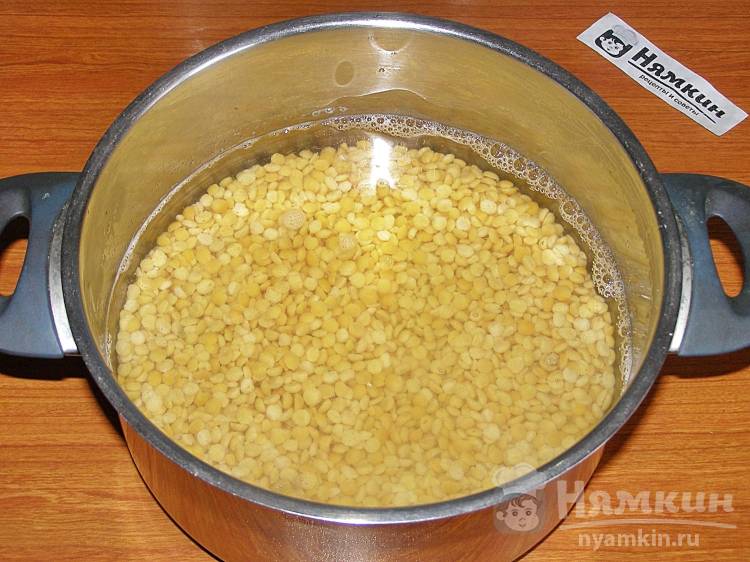 Гороховый суп с салом на бульоне из свиных костей - фото шаг 1