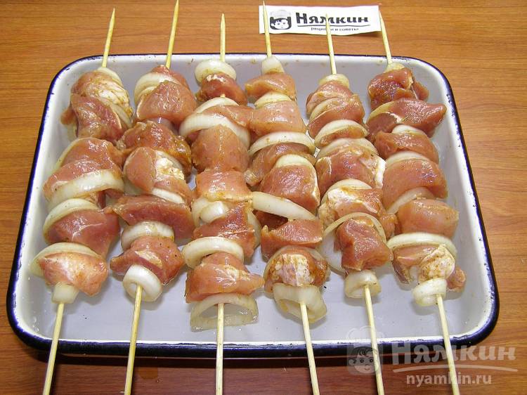 Шашлык из свинины с жидким дымом на шпажках в духовке - фото шаг 4