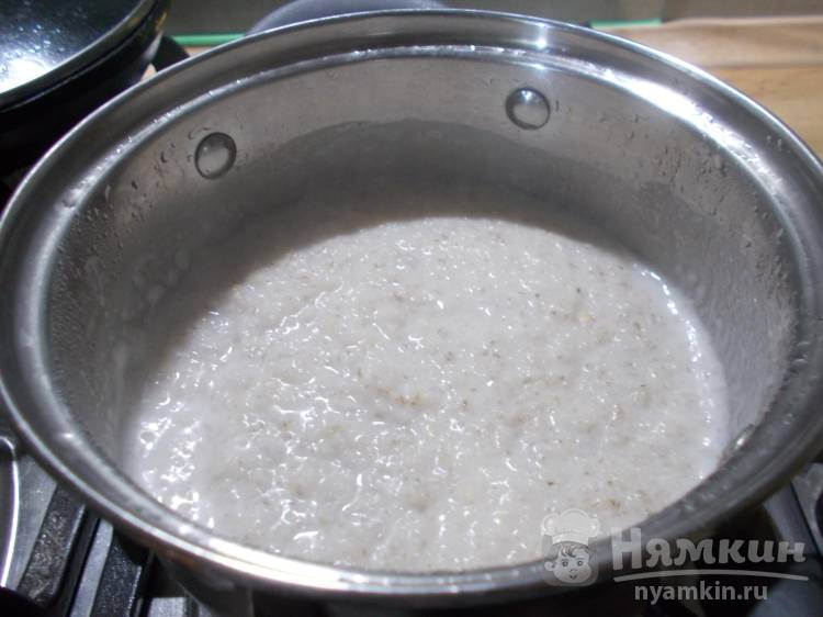 Ячневая каша на молоке и воде со сливочным маслом - фото шаг 5